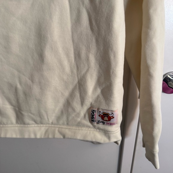 CHICAGO BULLS 1966 OFF WHITE BENNY CREWNECK SWEATSHIRT - Picture 5 of 7